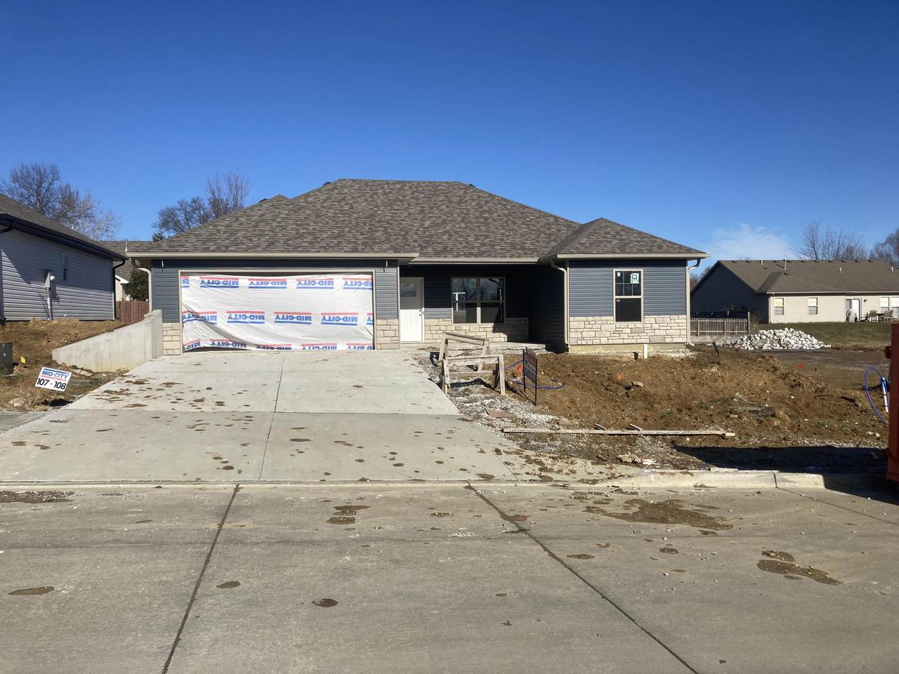 5601 Geyser Blvd - Photo 1