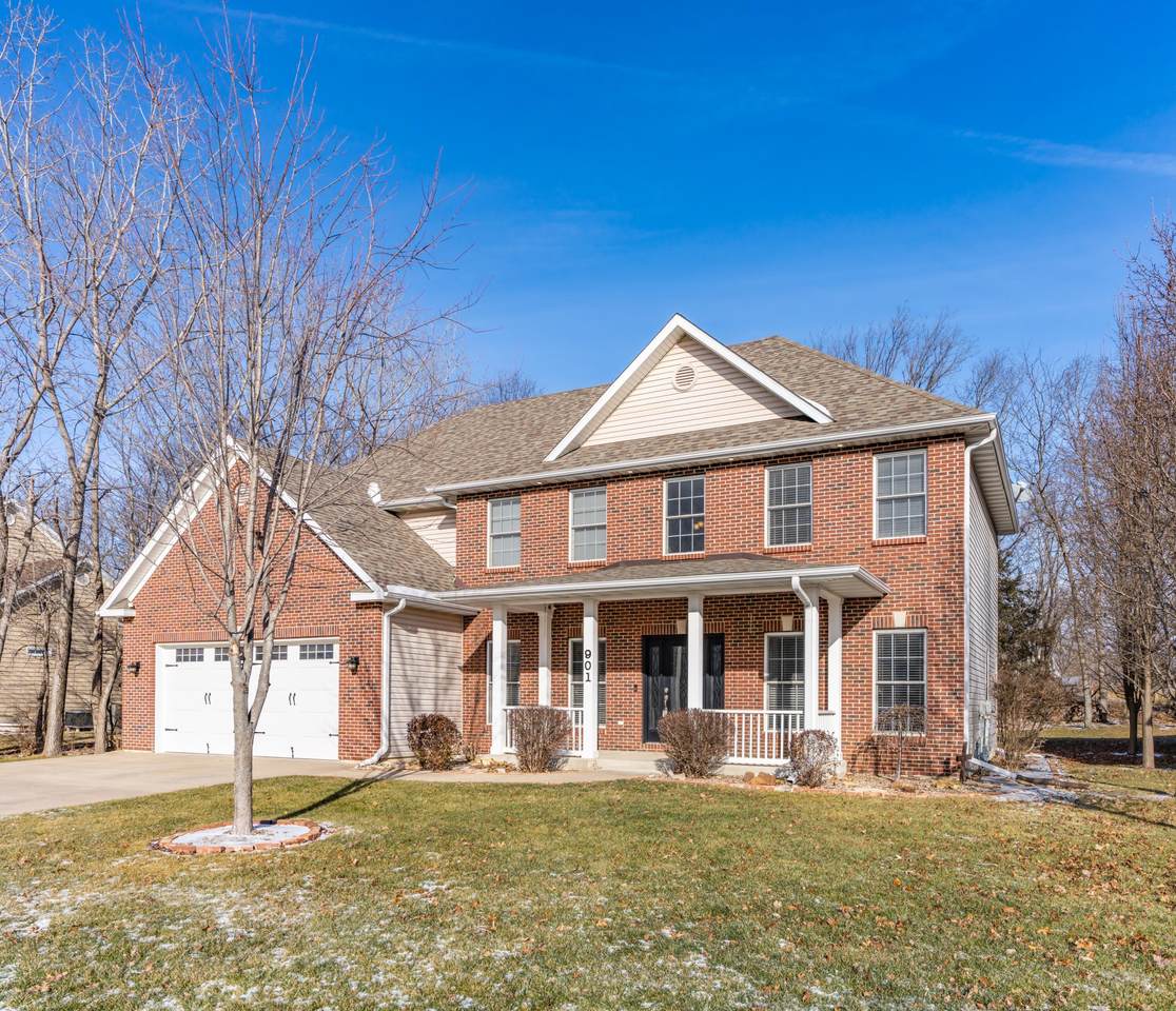 901 Fox Run - Photo 1