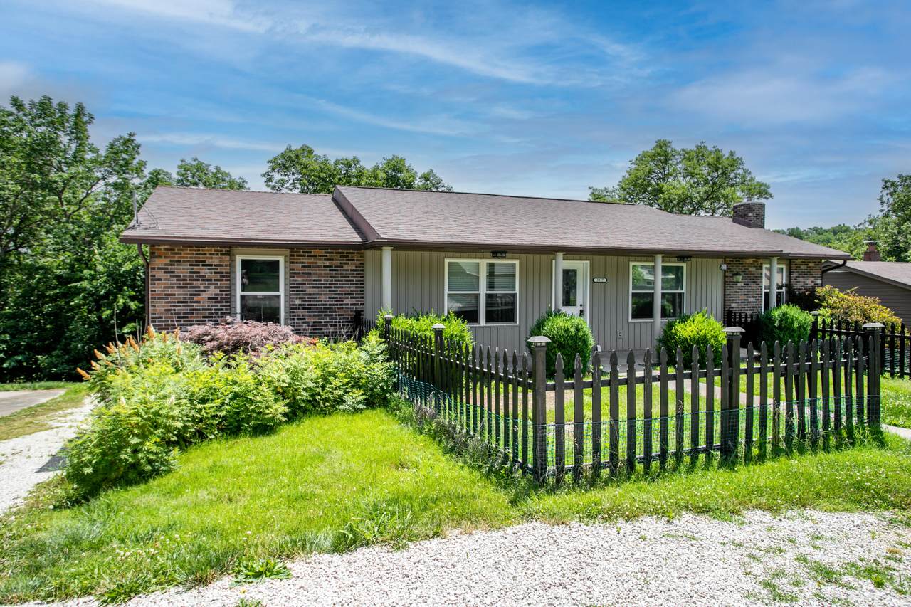 3927 Greenbrier Dr - Photo 1
