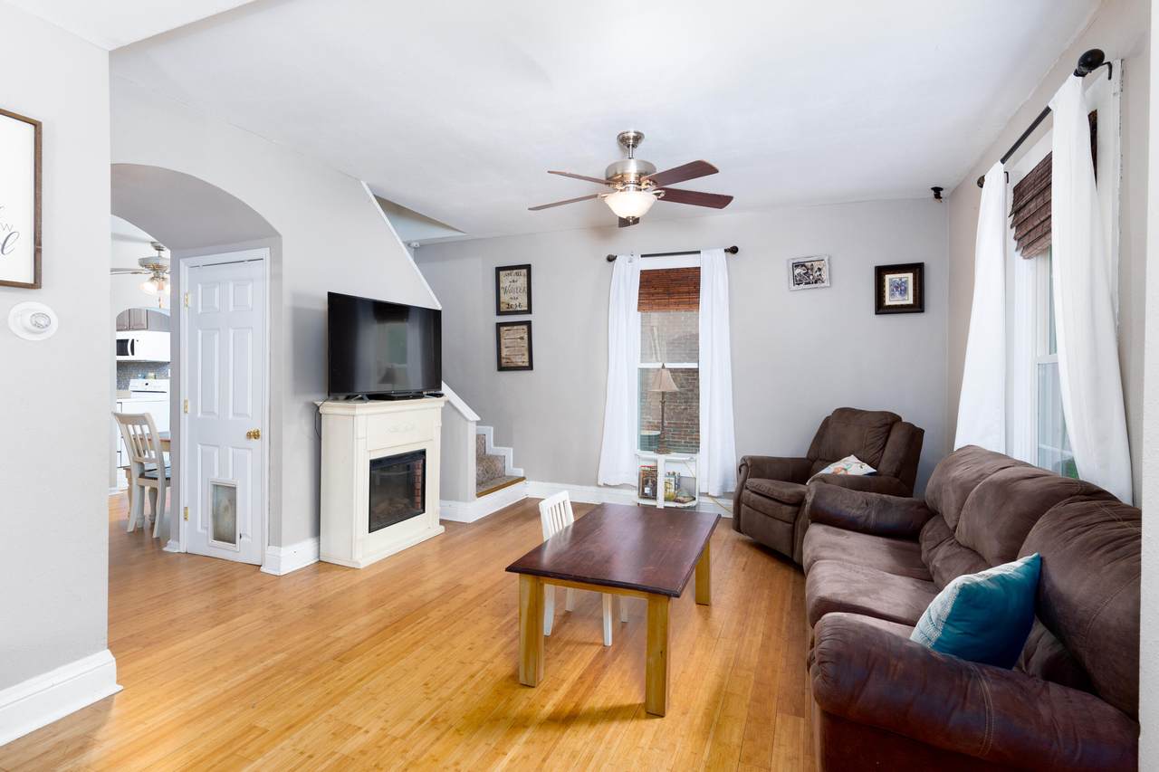 1202 Main St - Photo 1