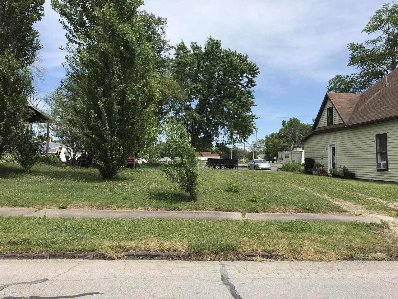 812 Ault St - Photo 1