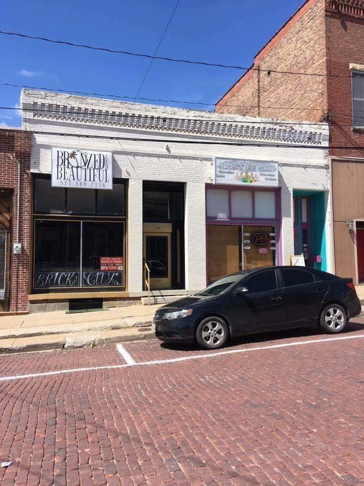 105 5TH St - Photo 1