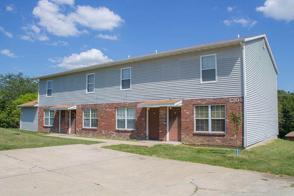 1708 Parkside Dr - Photo 1