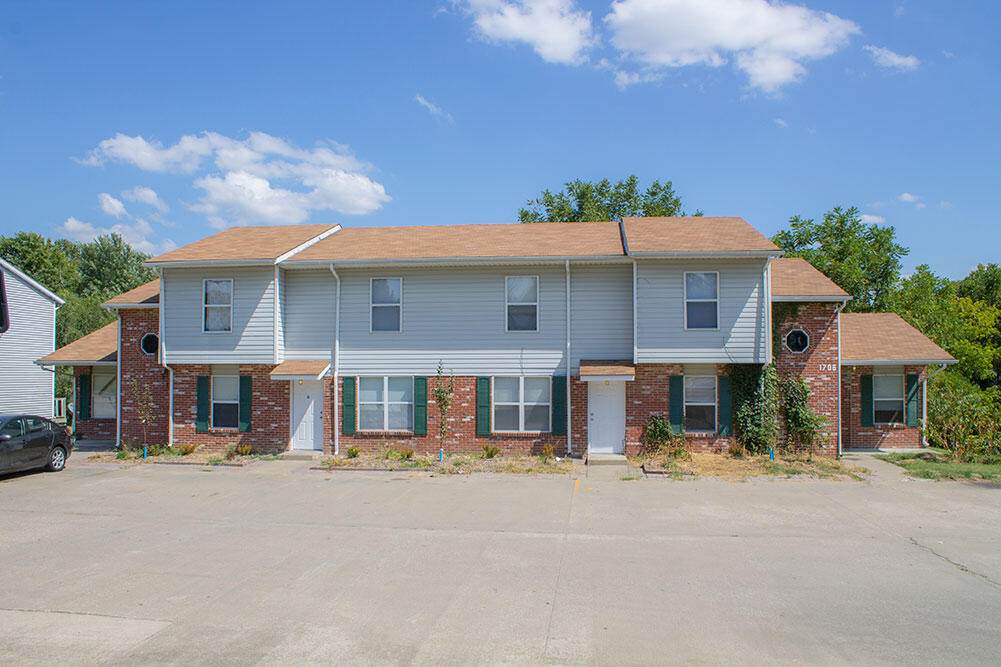 1706 Parkside Dr - Photo 1