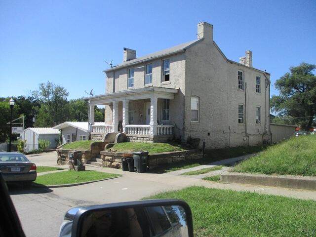 213 Spring St - Photo 1