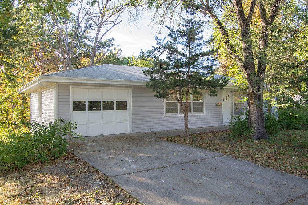 1207 White Oak Ln - Photo 1