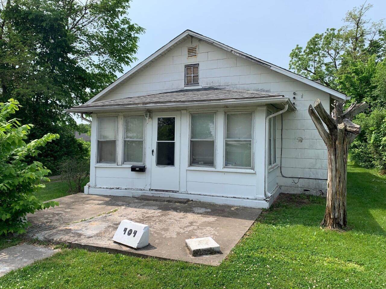 404 9TH St - Photo 1