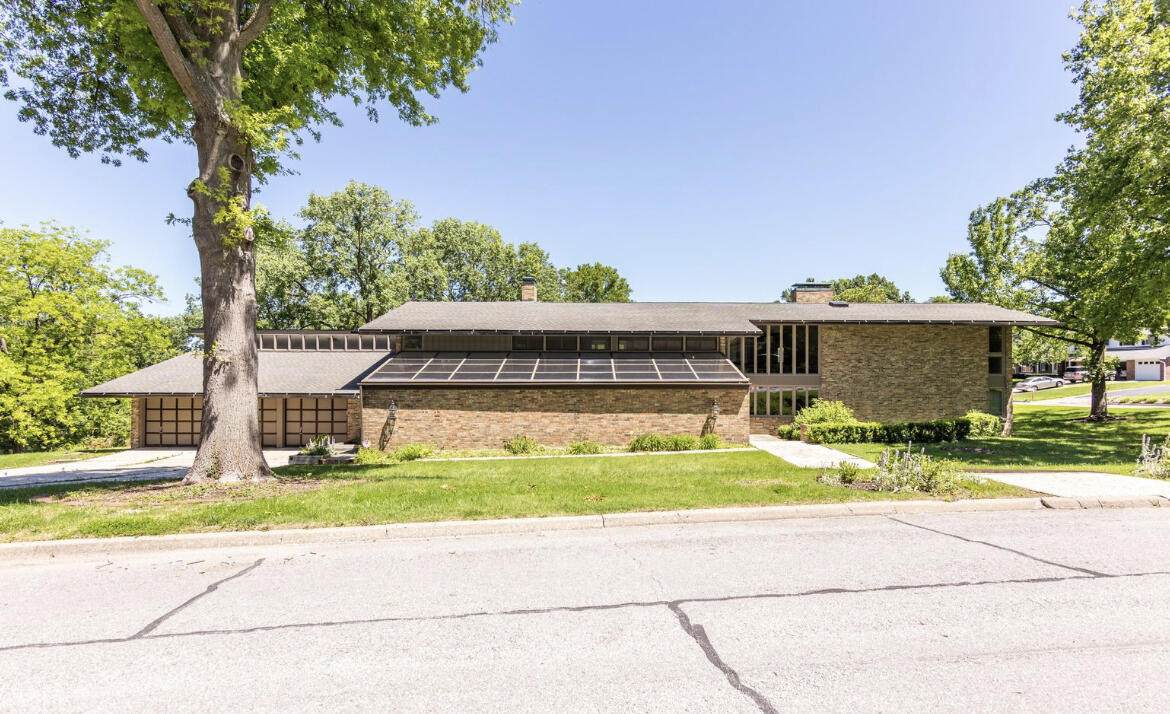 2219 Danforth Ct - Photo 1