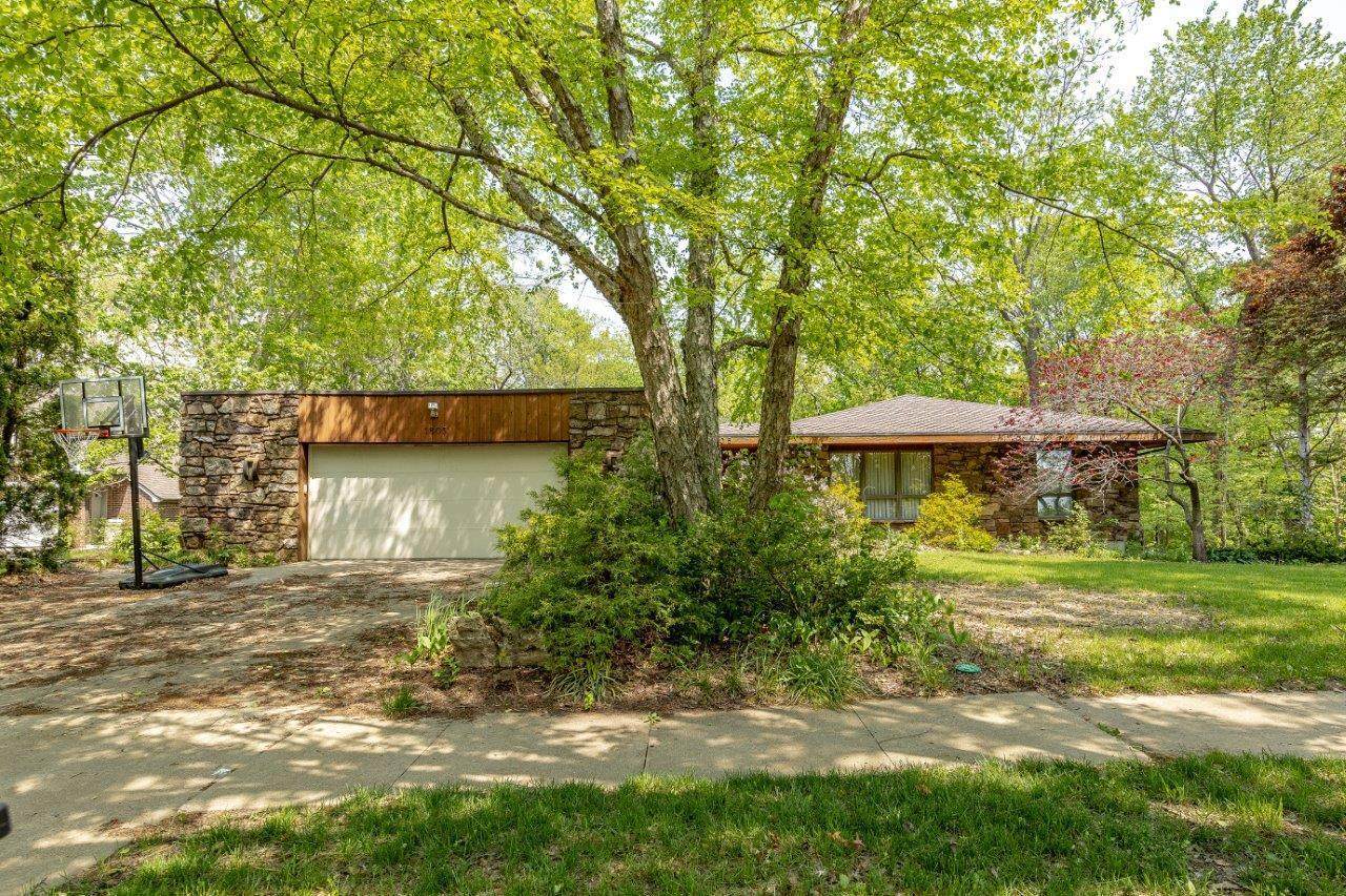 1805 Woodrail Ave - Photo 1