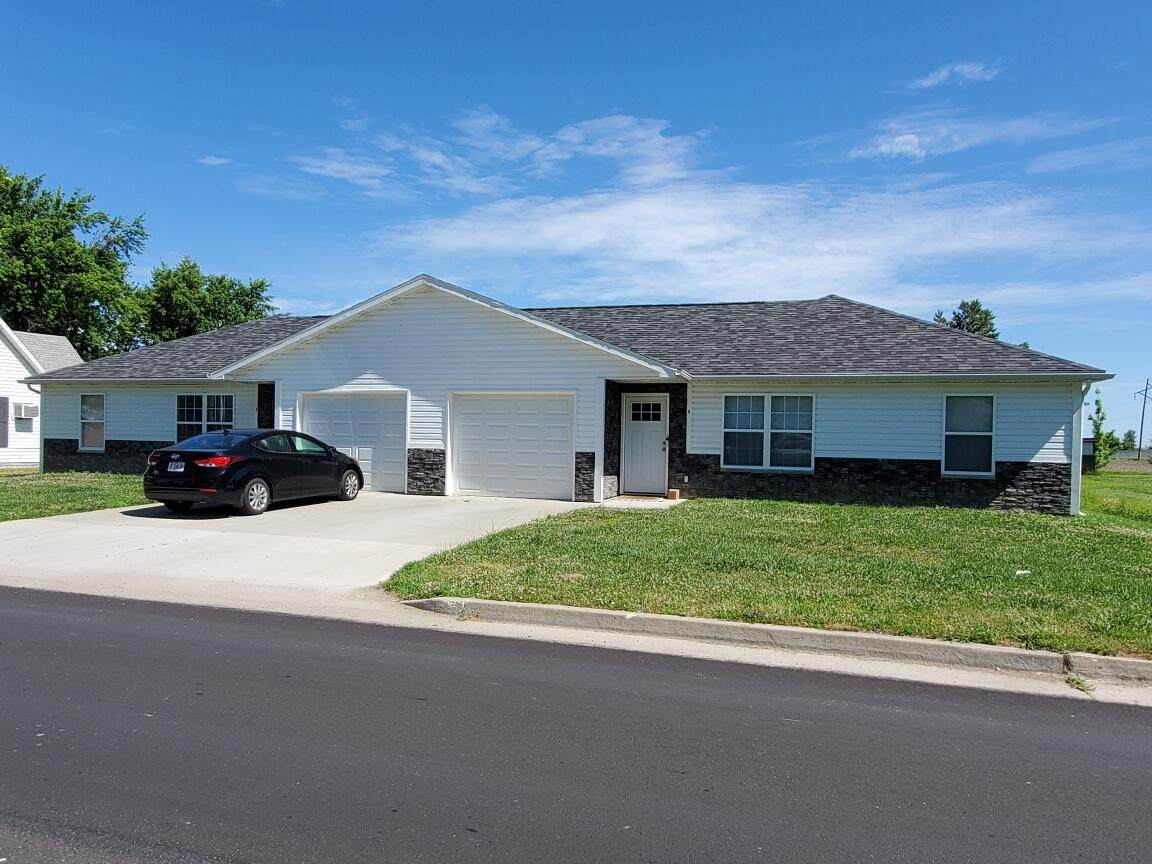 405 Martin St - Photo 1