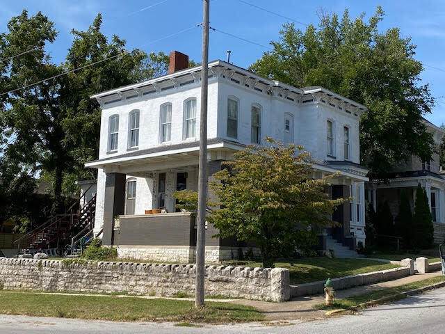 203 Maple Ave - Photo 1