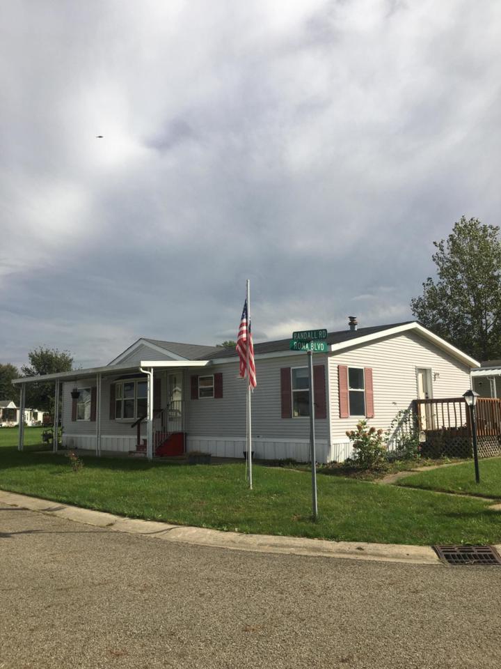 206 Rona Boulevard - Photo 1