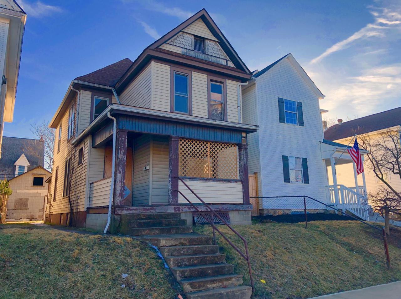 186 Dakota Avenue - Photo 1