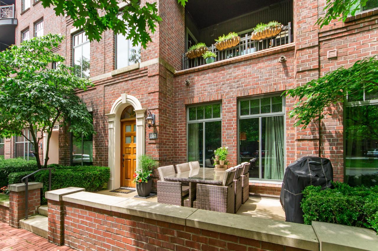 251 Daniel Burnham Square - Photo 1