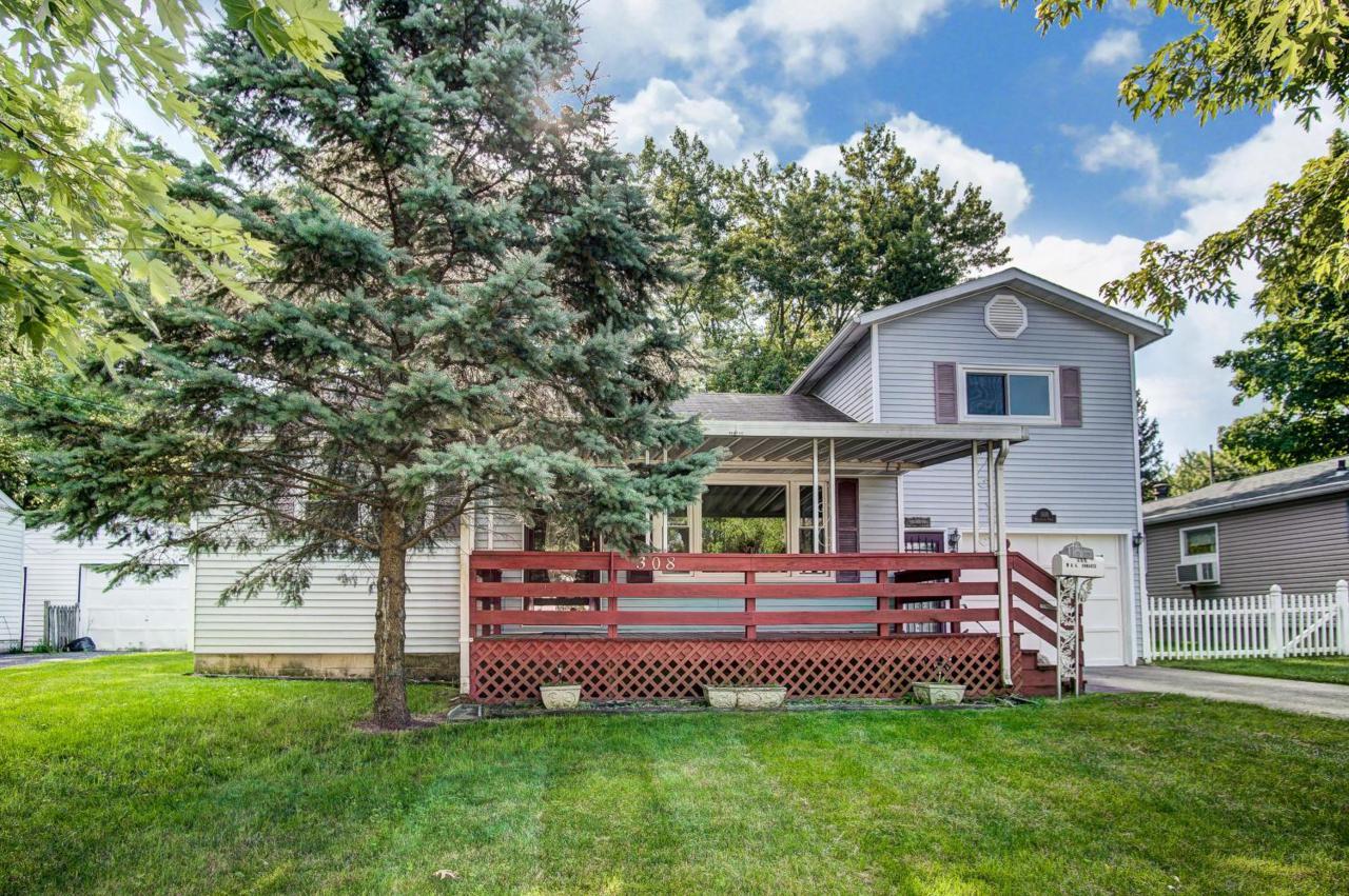 308 Brentwood Drive - Photo 1