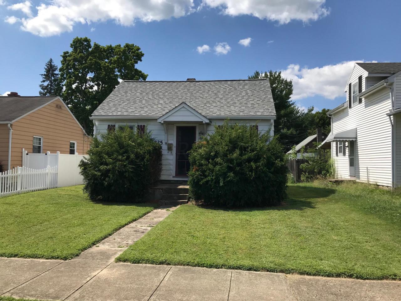725 Roosevelt Avenue - Photo 1