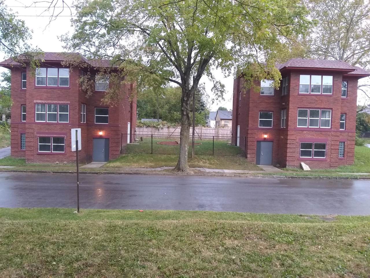 1104 Oakwood Avenue - Photo 1