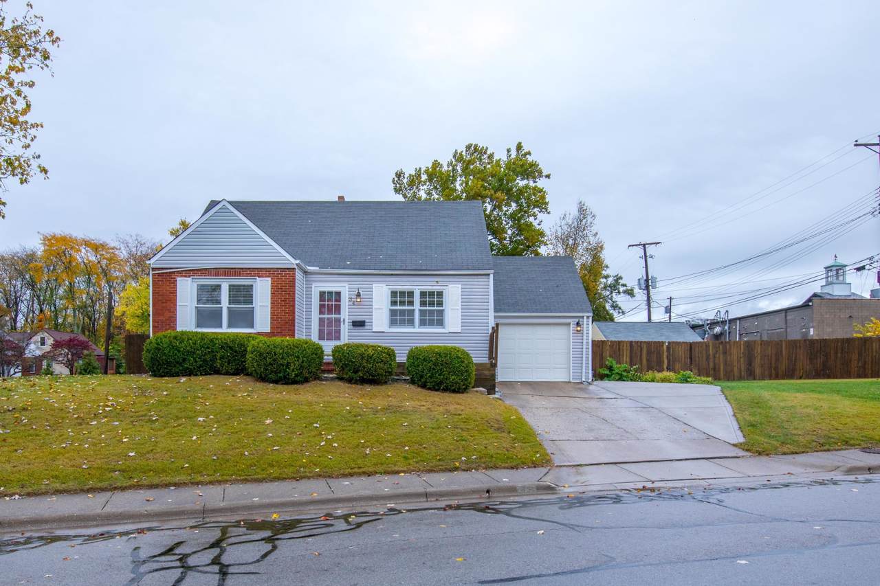 34 Lincoln Avenue - Photo 1