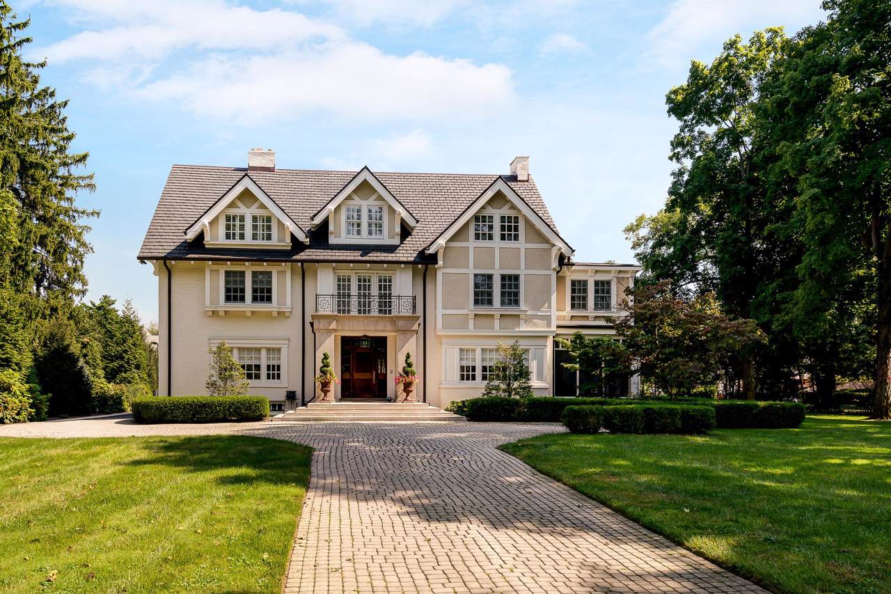 386 Parkview Avenue - Photo 1