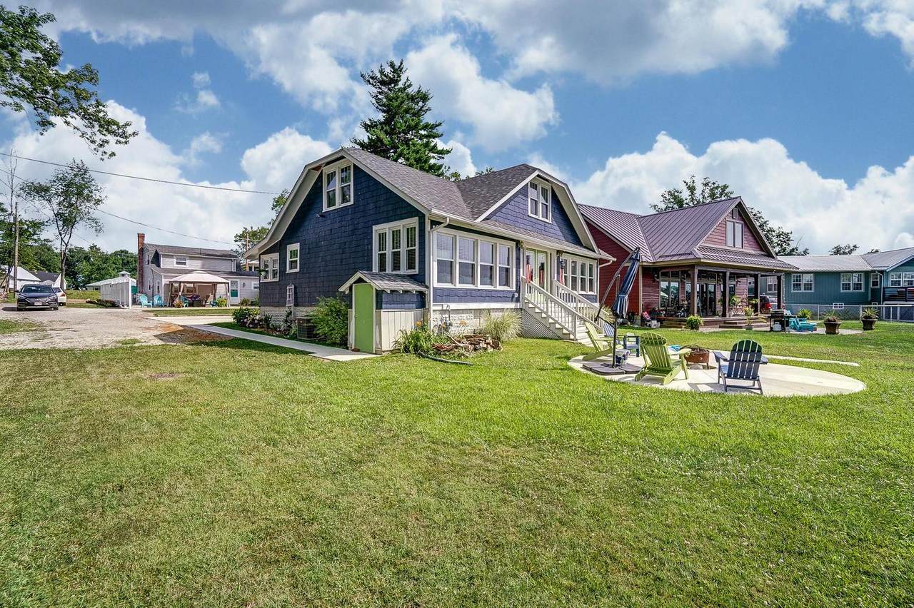 135 Lakeview Drive - Photo 1