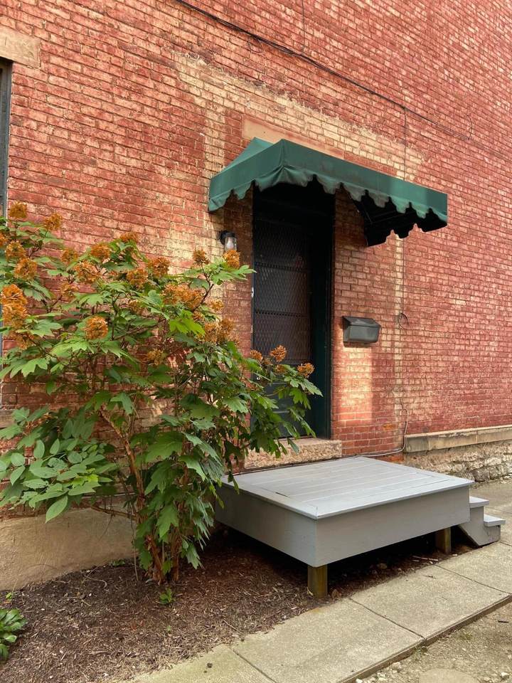 623 625 1/2 Oak Street - Photo 1