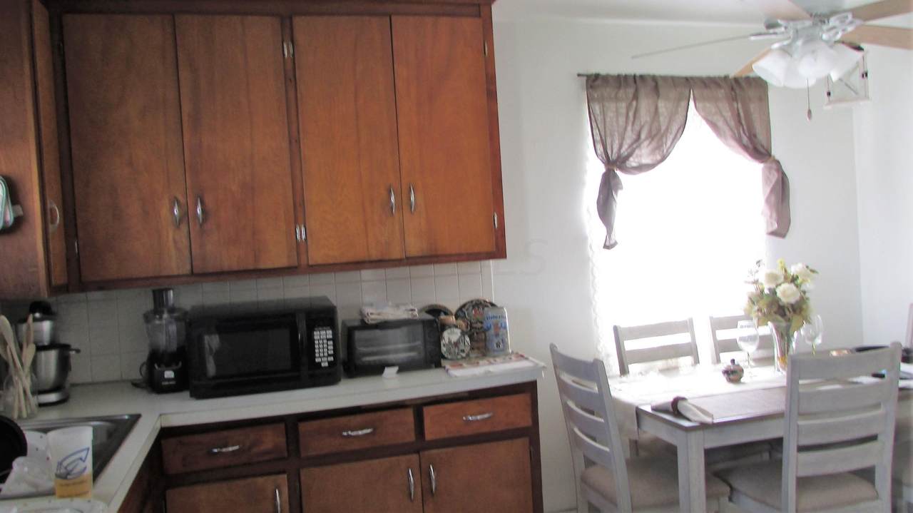 574-576 Wrexham Avenue - Photo 1