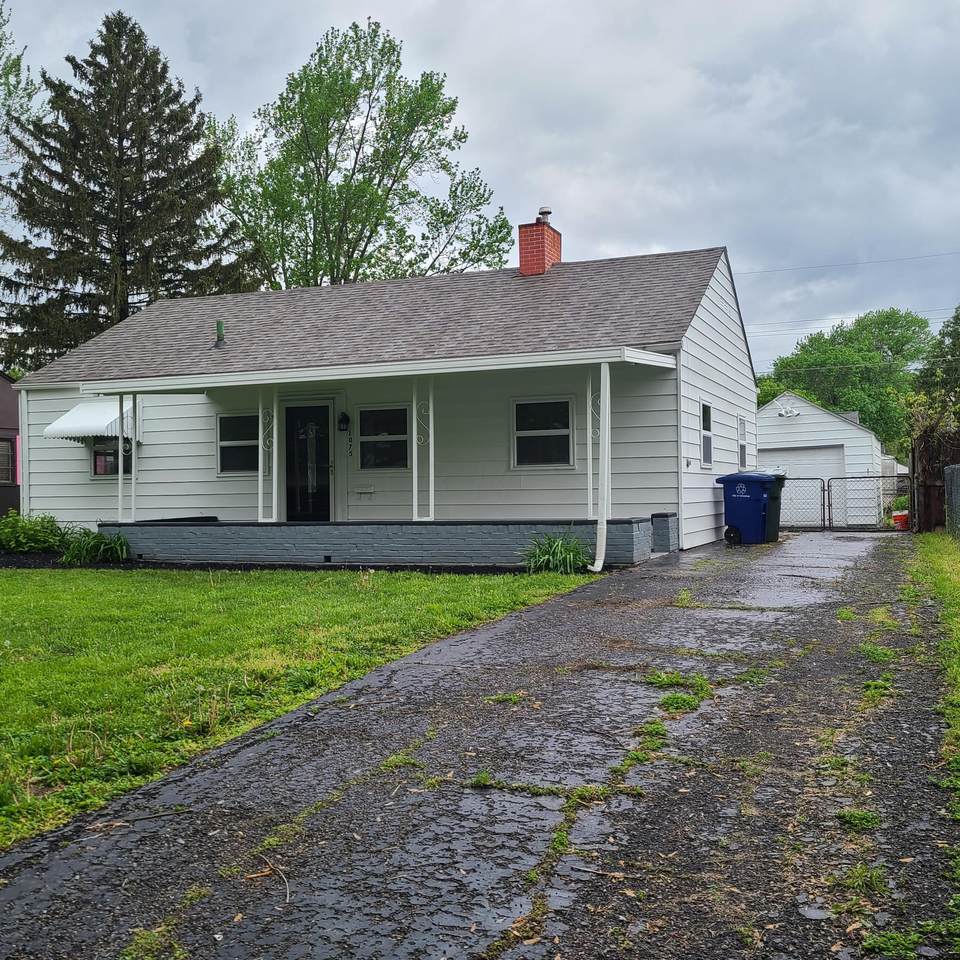 1075 Elizabeth Avenue - Photo 1