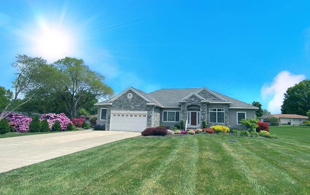 320 Wilshire Drive - Photo 1