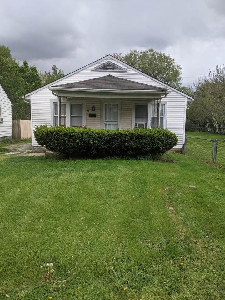 2173 Safford Avenue - Photo 1