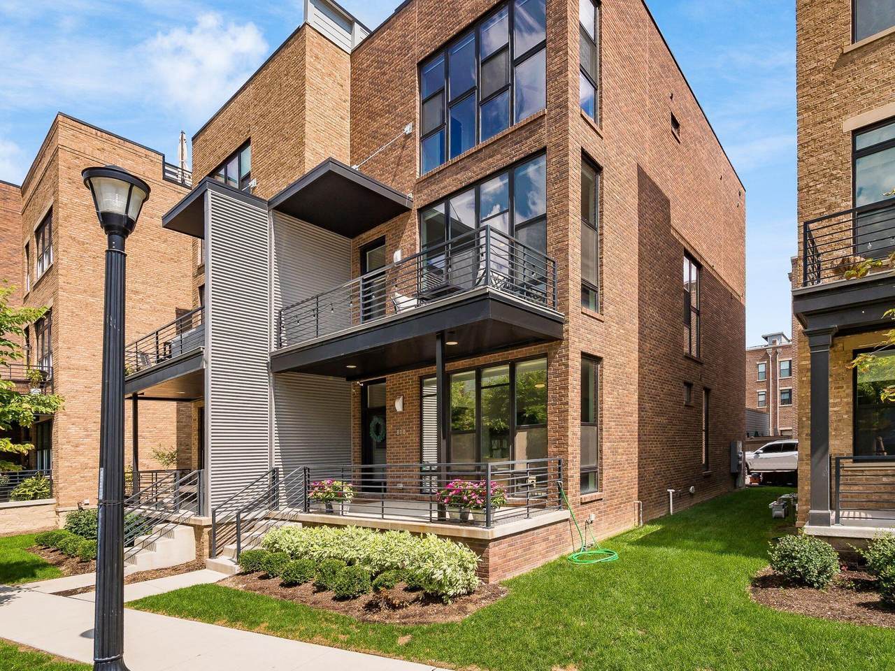 800 6th Street - Photo 1