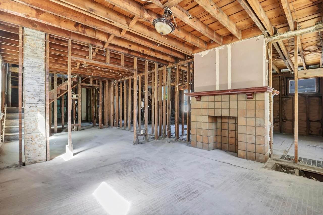 967 Heyl Avenue - Photo 1