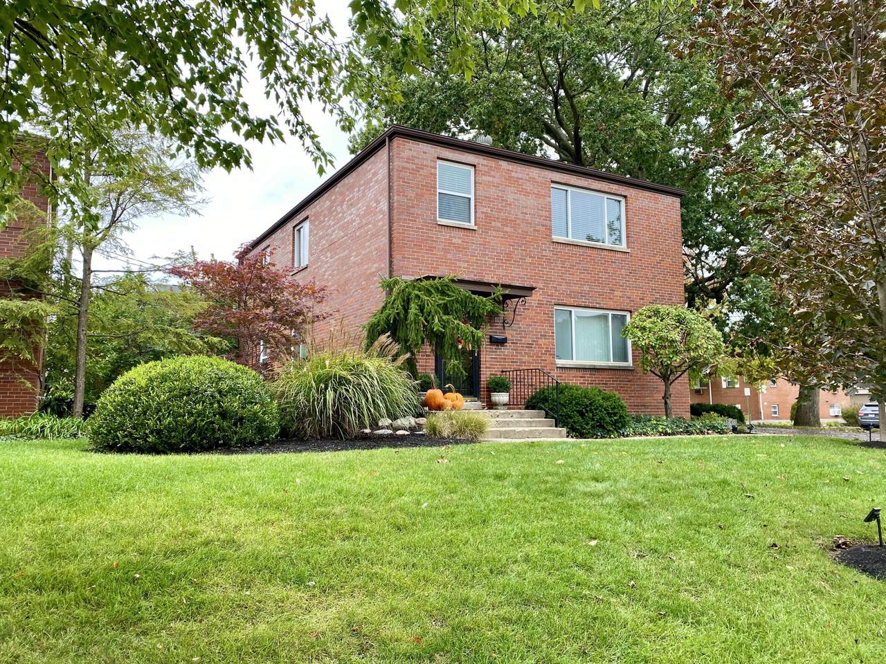 1635 Grandview Avenue - Photo 1