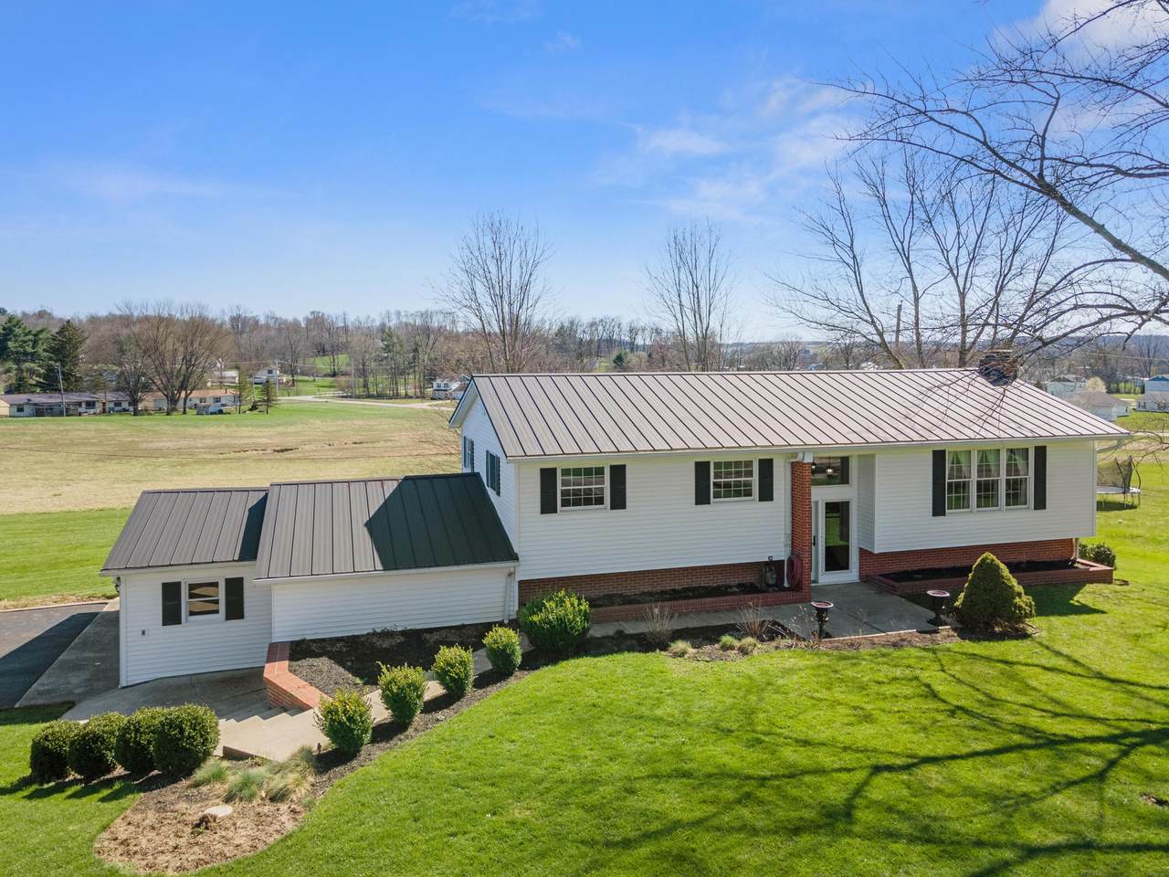 67 Pleasantview Drive - Photo 1