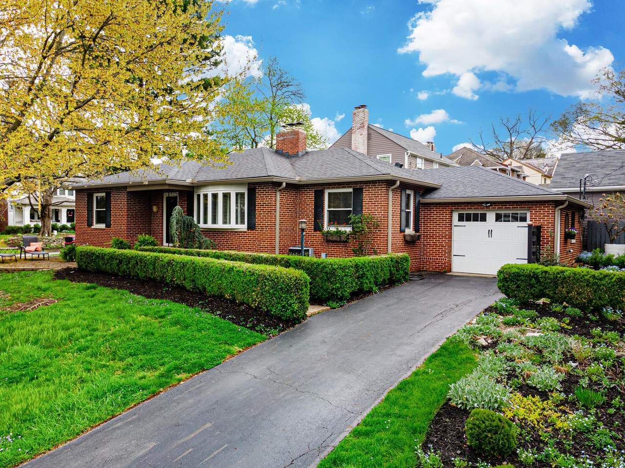 255 Montrose Way - Photo 1
