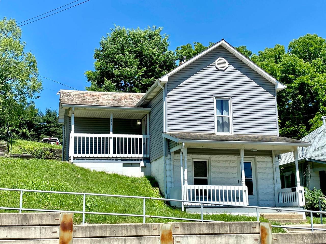 453 Zanesville Avenue - Photo 1