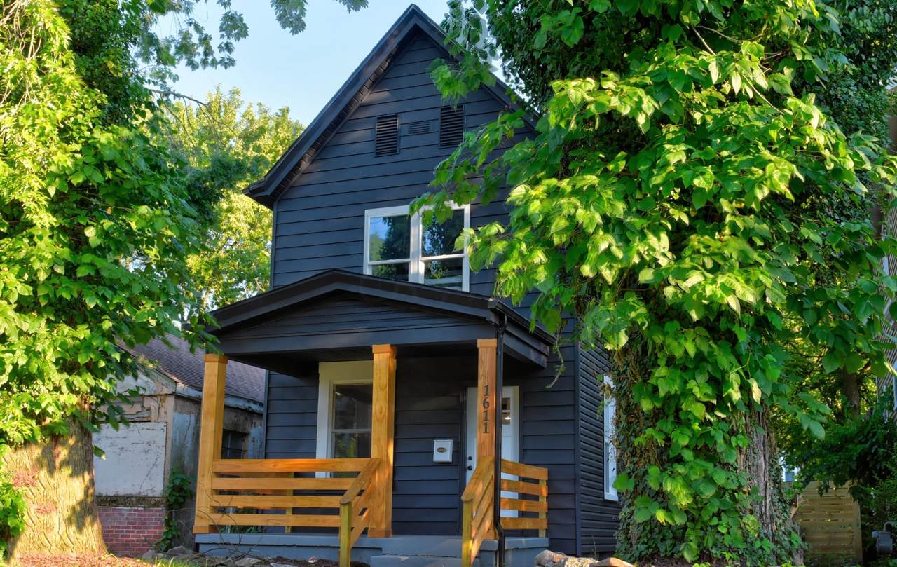 1611 Pembroke Avenue - Photo 1