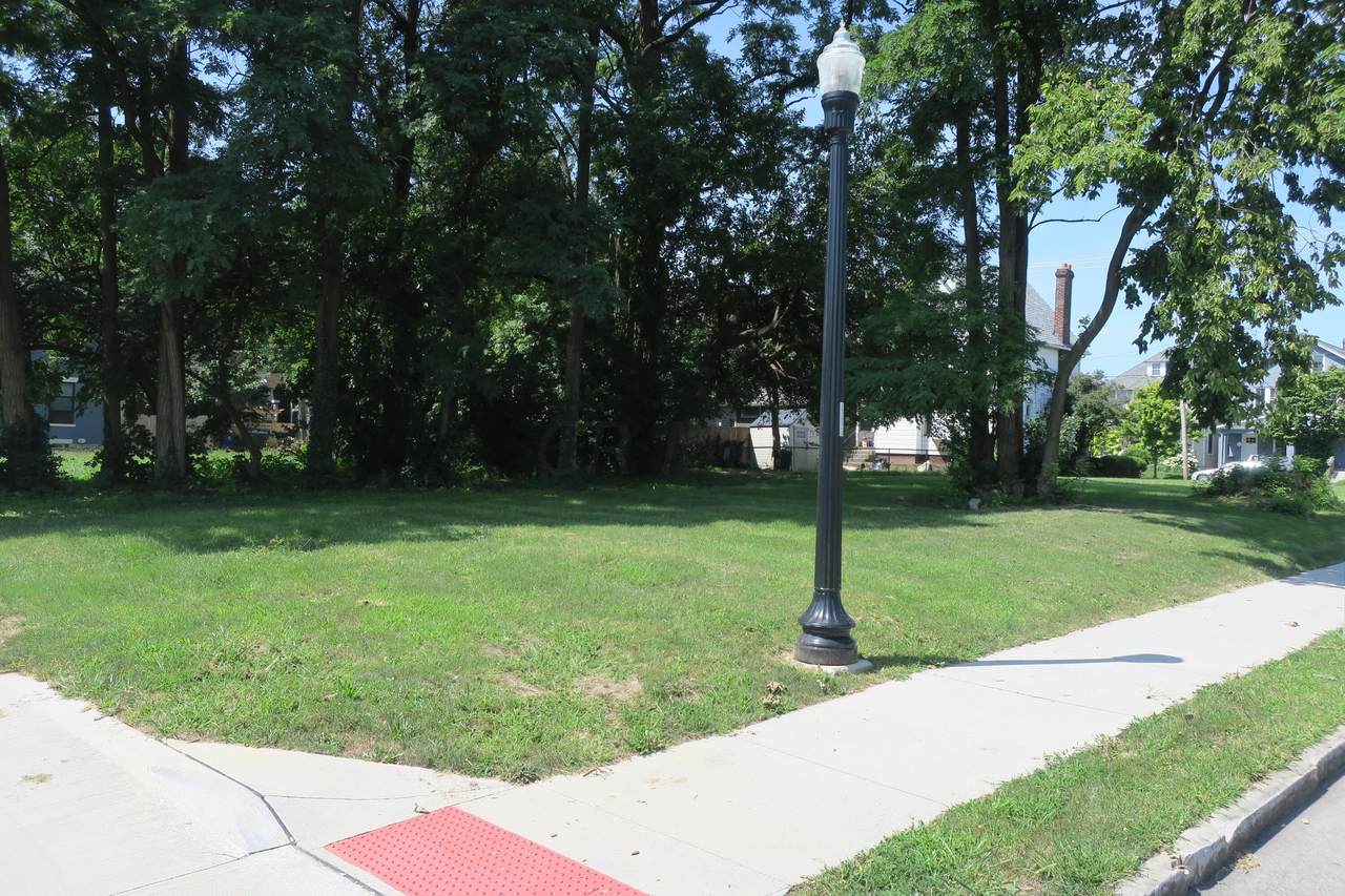 1353 Hawthorne Avenue - Photo 1