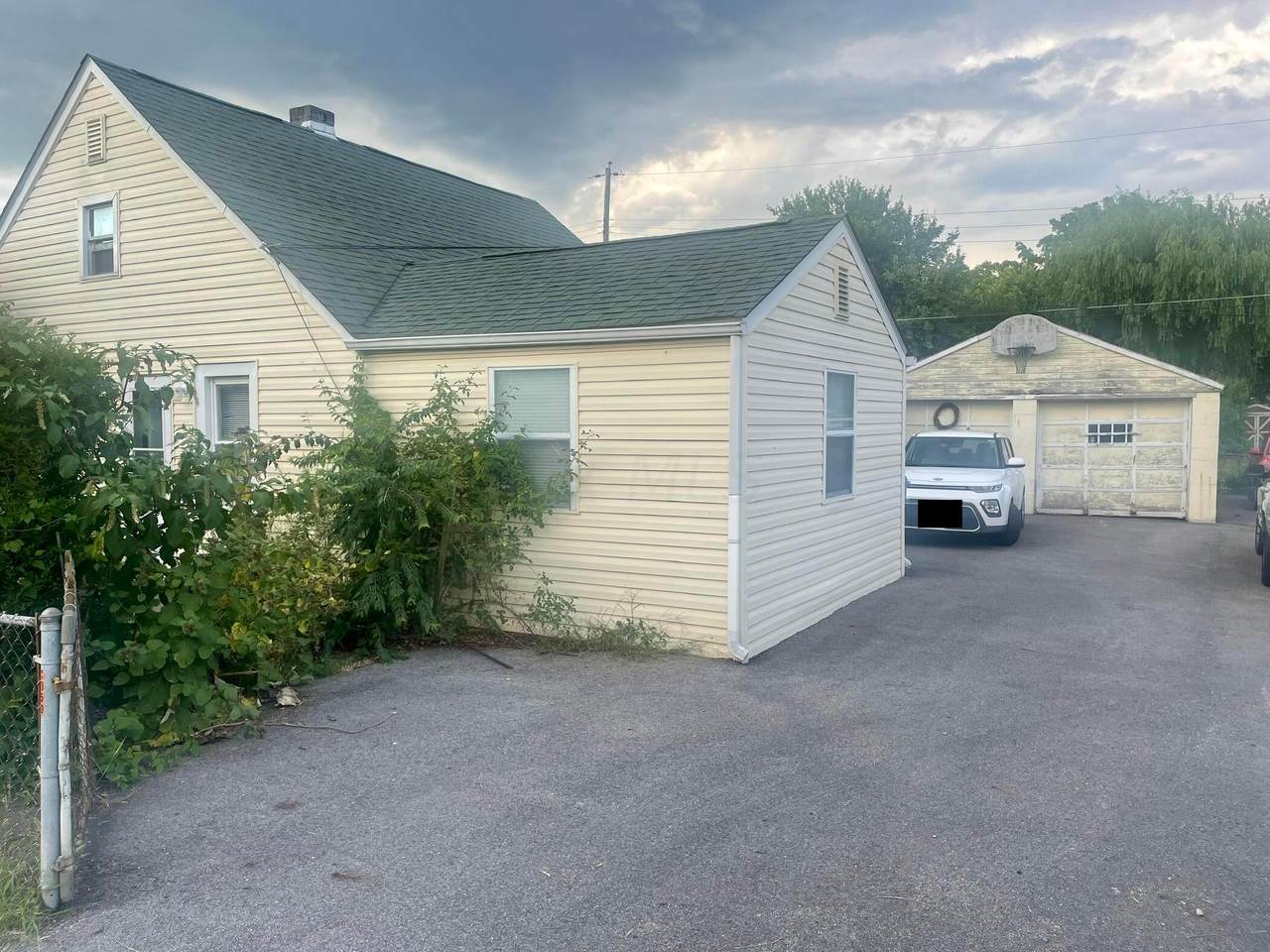1050 Meadow Lane - Photo 1