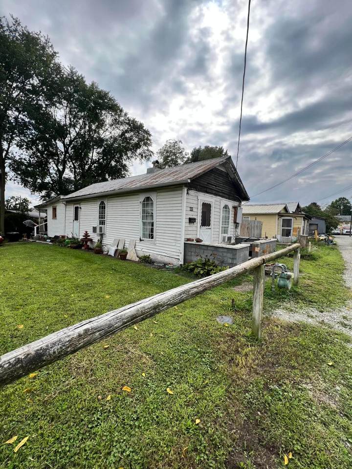 653 Miller Place - Photo 1