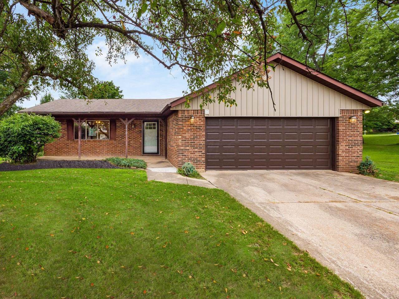 710 Caroway Boulevard - Photo 1
