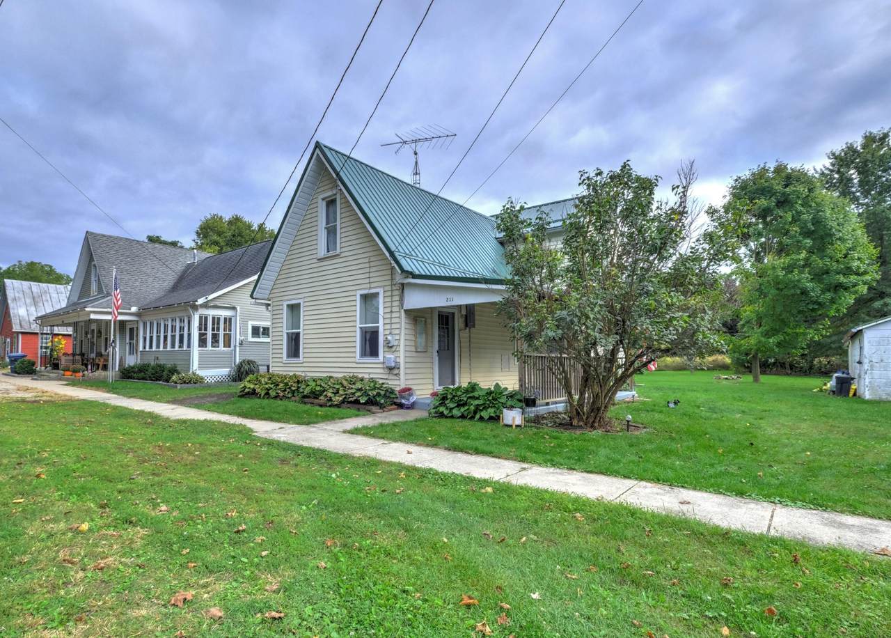 211 Cook Street - Photo 1