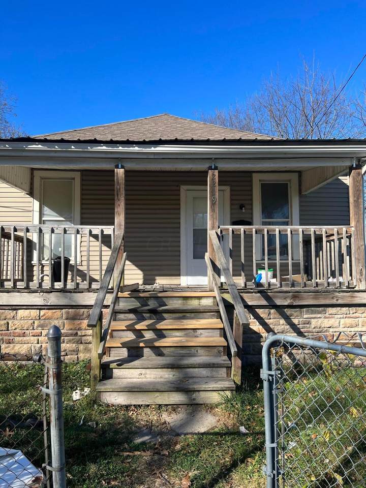 2219 Curtis Street - Photo 1