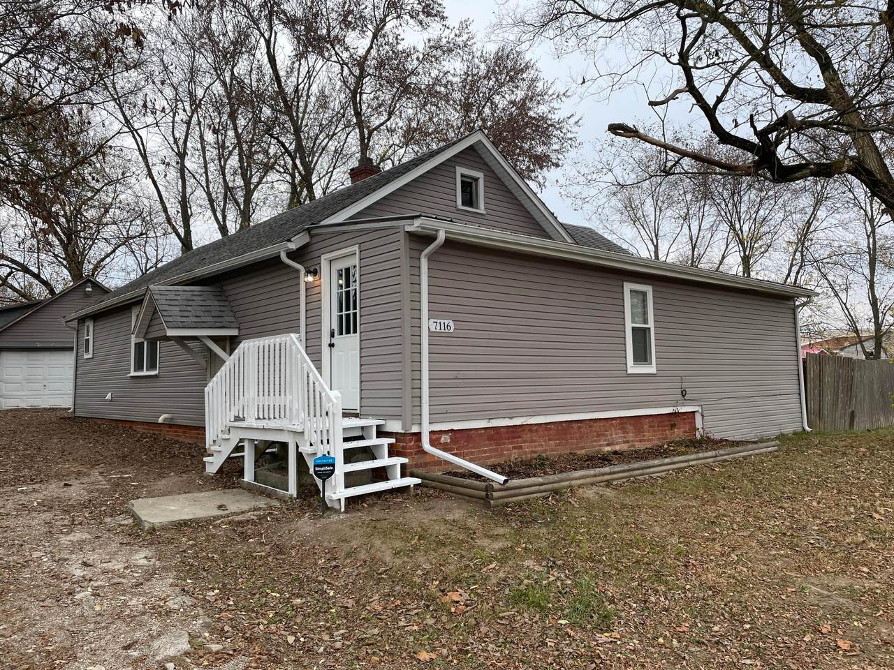 7116 London Groveport Road - Photo 1