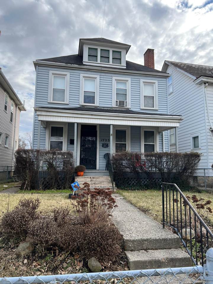 1723 Oak Street - Photo 1