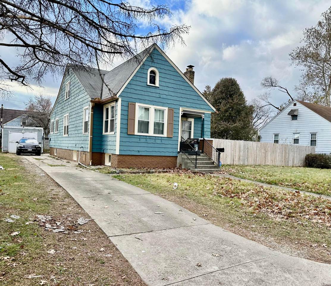 575 Wrexham Avenue - Photo 1