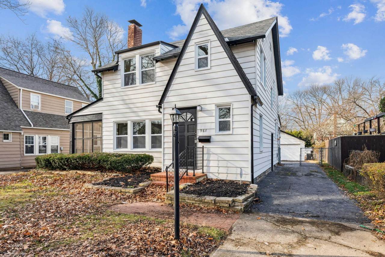 961 Montrose Avenue - Photo 1