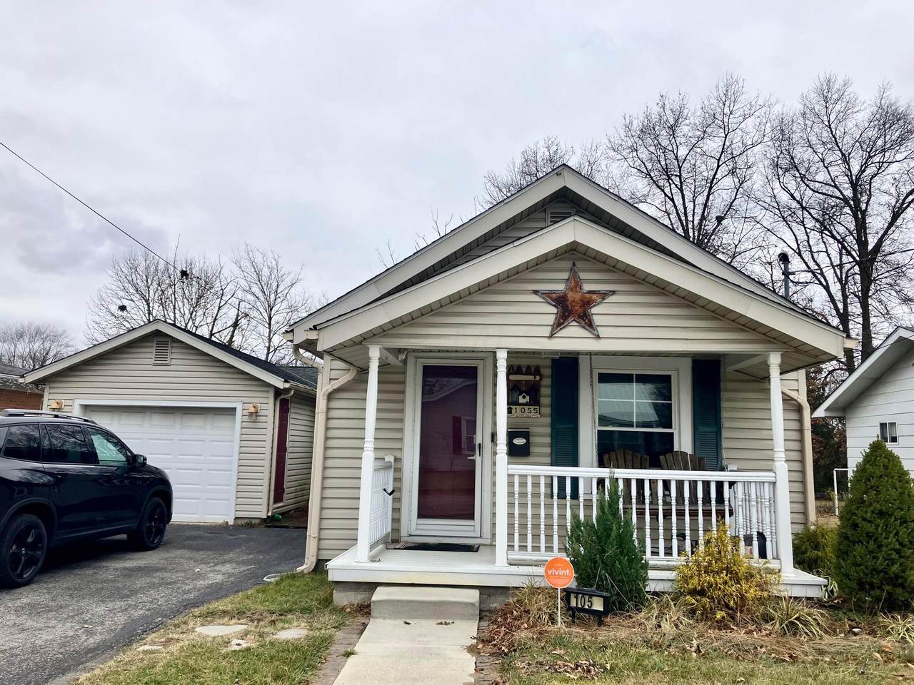 1055 Uncapher Avenue - Photo 1
