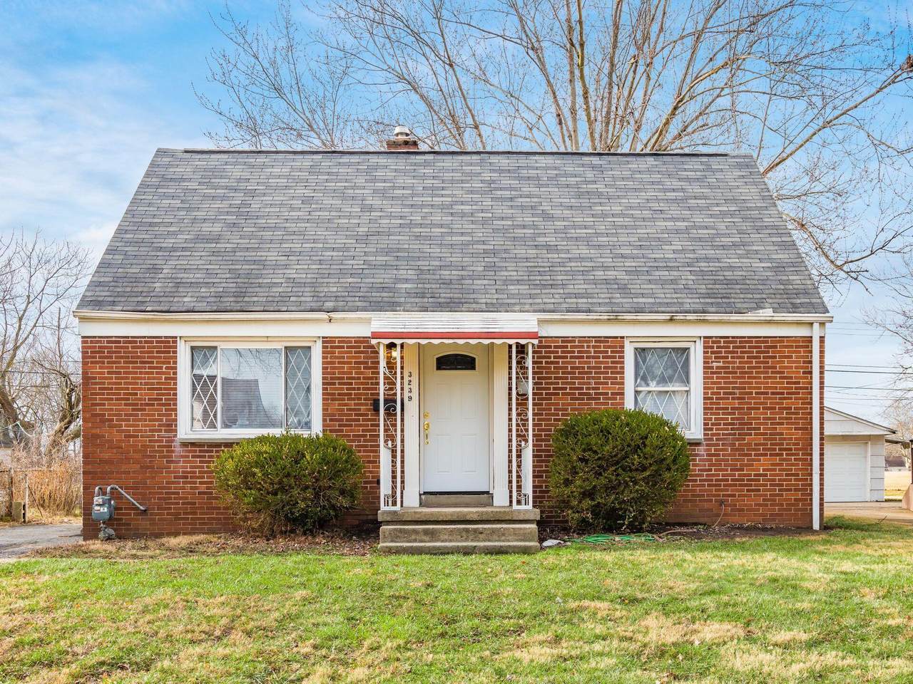 3239 Medina Avenue - Photo 1