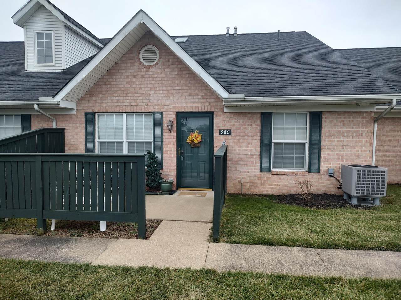 980 Kingsbury Court - Photo 1