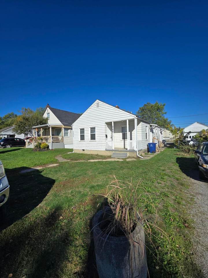 2190-2192 Safford Avenue - Photo 1